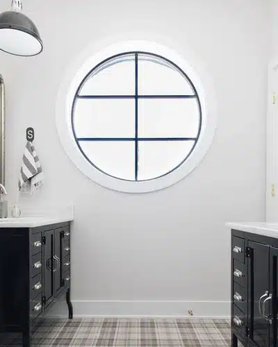 Custom-Shaped Window